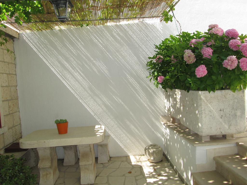 Apartments Ante Lumbarda Exterior photo