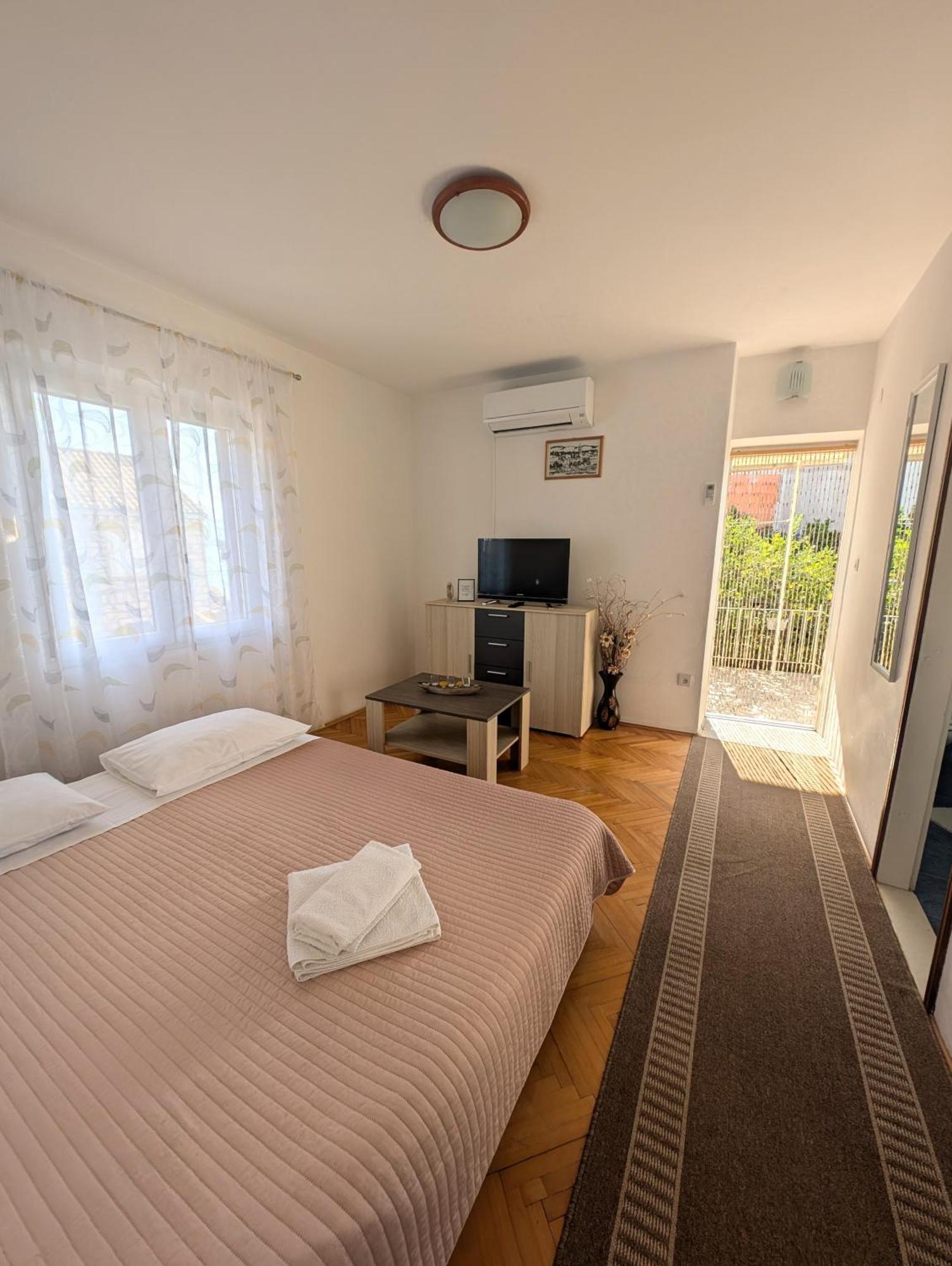 Apartments Ante Lumbarda Exterior photo
