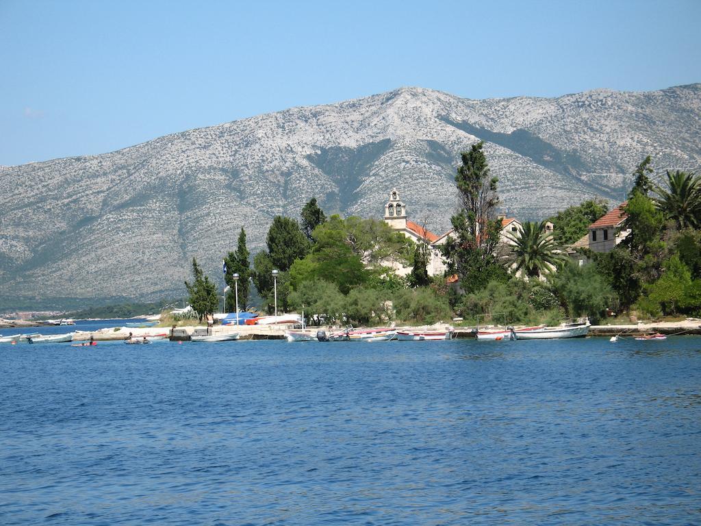 Apartments Ante Lumbarda Exterior photo