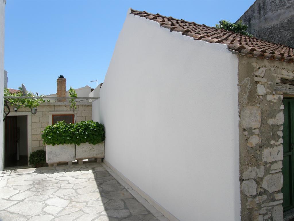 Apartments Ante Lumbarda Exterior photo